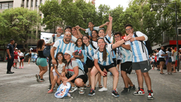 La gente salió a las calles para cantar por Messi y La Scaloneta tras la victoria por el Mundial Qatar 2022.