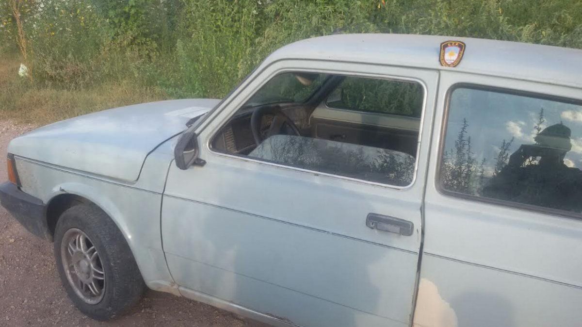 Recuperaron un auto que fue robado y lo dejaron abandonado