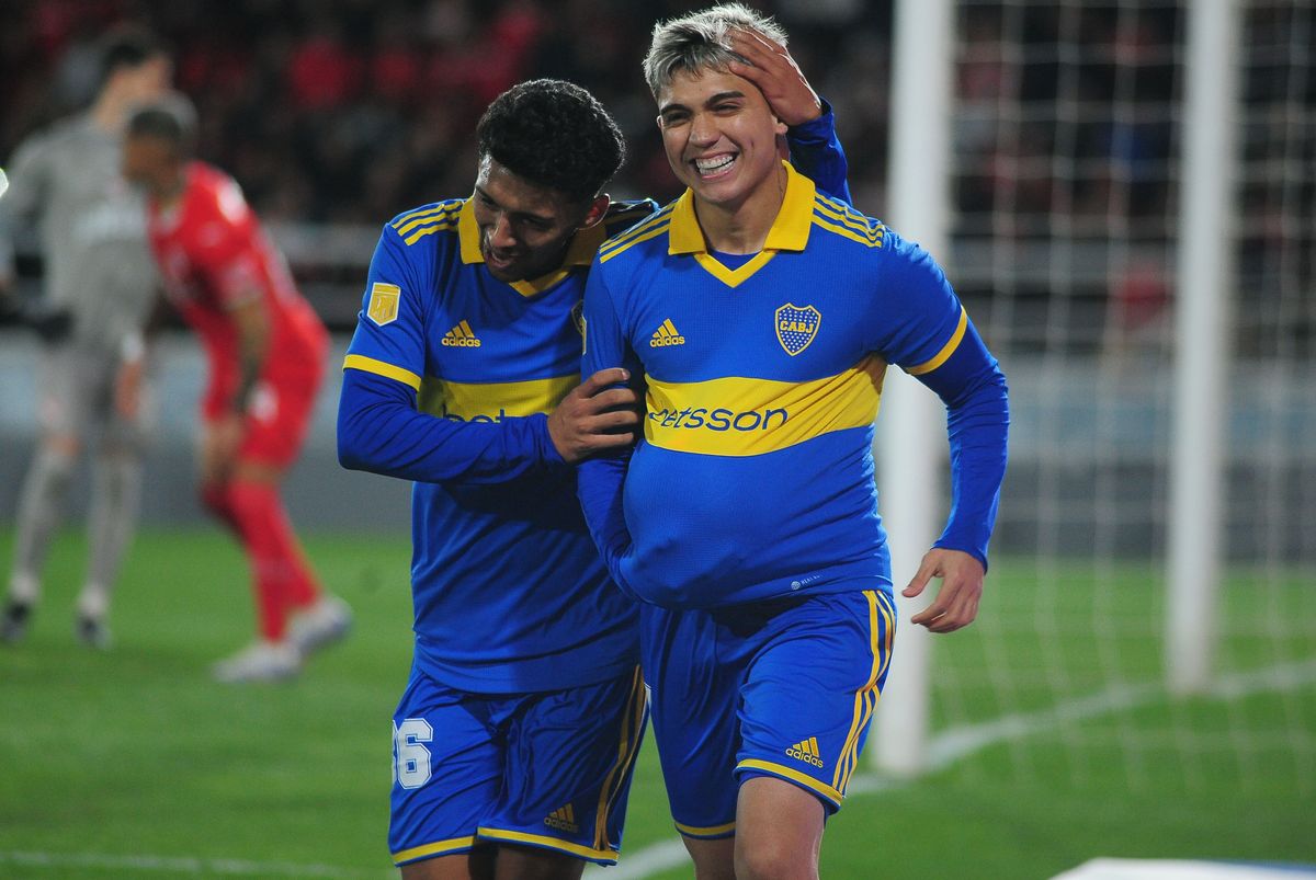 Zeballos marcó el primer gol del triunfo de Boca ante Independiente Zeballos marcó el primer gol del triunfo de Boca ante Independiente