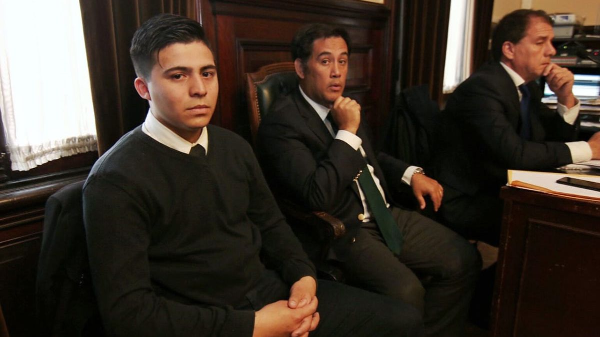 Denunciaron que un policía condenado violó la prohibición de acercamiento