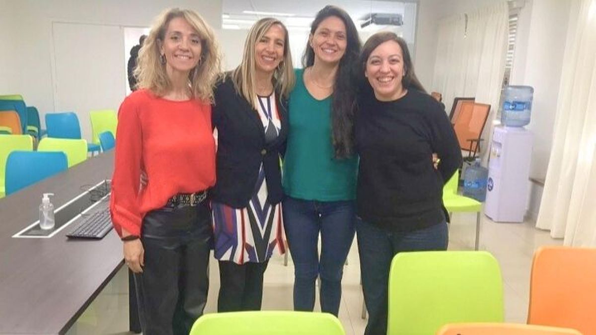 Uno de los encuentros, también sobre bienestar. Carolina es la segunda desde la izquierda. Uno de los encuentros, también sobre bienestar. Carolina es la segunda desde la izquierda.