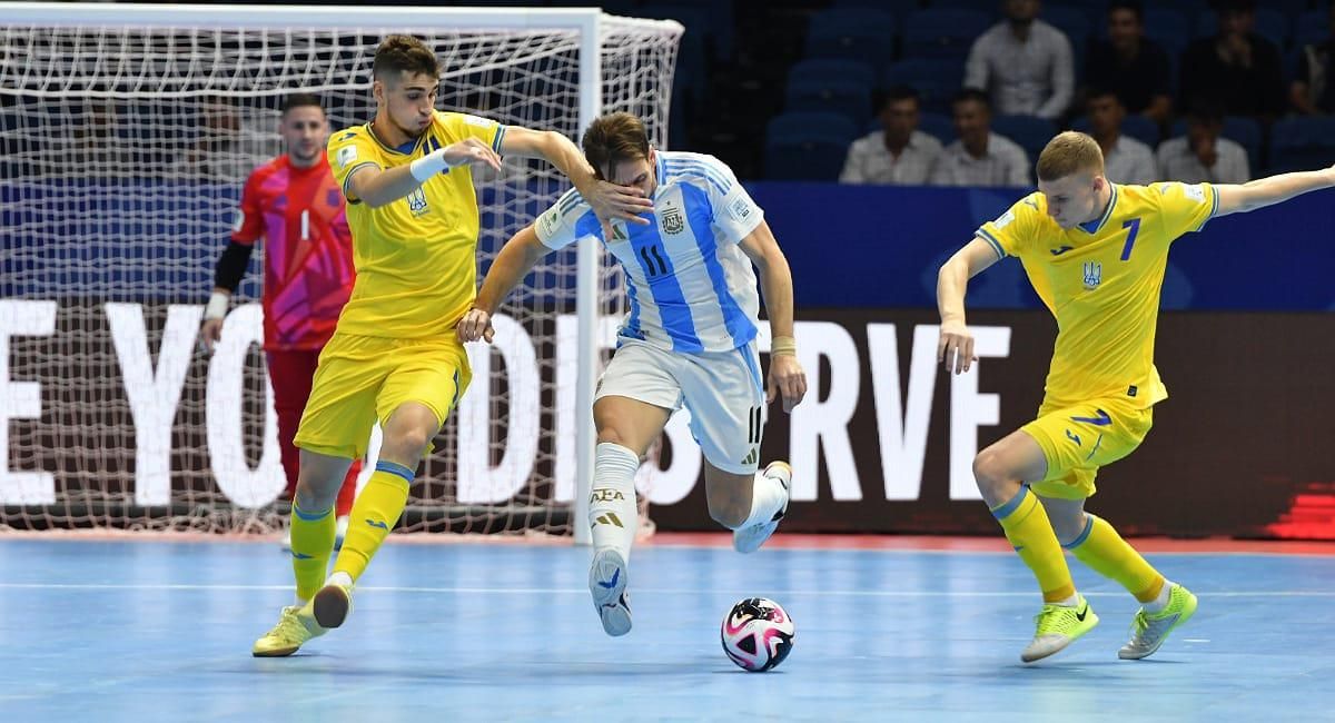 Argentina venció 7 a 1 en su estreno en el Mundial de Futsal 2024. Argentina venció 7 a 1 en su estreno en el Mundial de Futsal 2024.