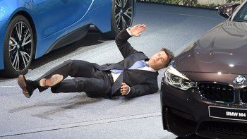 Se desmayó presentando los BMW
