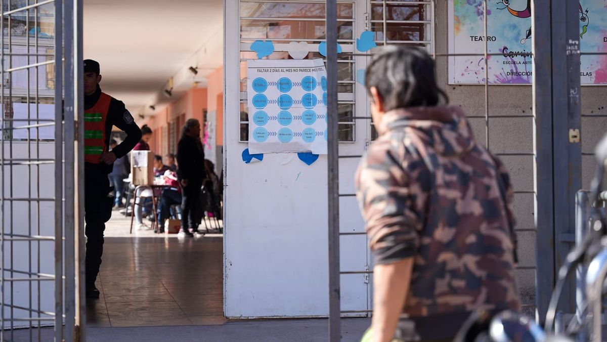 Escuelas abiertas para que vote el peronismo. En cinco municipios, se eligieron candidatos a concejal por el Frente Fuerza Justicialista Mendoza (o Frente Fuerza Patria). Escuelas abiertas para que vote el peronismo. En cinco municipios, se eligieron candidatos a concejal por el Frente Fuerza Justicialista Mendoza (o Frente Fuerza Patria).