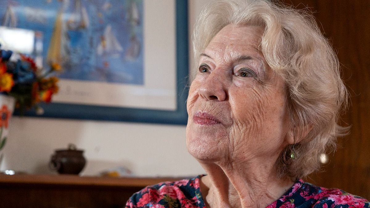 Teresita Saguí confiesa que después de jubilarse y emprender su carrera como dueña de la editorial La Aldaba, tiene mucho más trabajo que antes. Teresita Saguí confiesa que después de jubilarse y emprender su carrera como dueña de la editorial La Aldaba, tiene mucho más trabajo que antes.