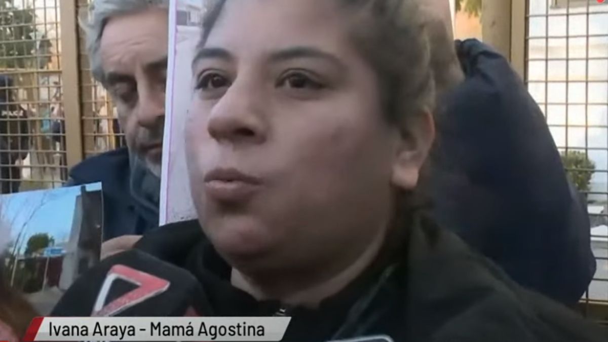 Este lunes se realizó la segunda marcha pidiendo justicia por el femicidio de Agostina Trigo y estuvo presente su madre, Ivana Araya, quien solicitó que la acompañen en su pedido de esclarecimiento del crimen, pero sin violencia.