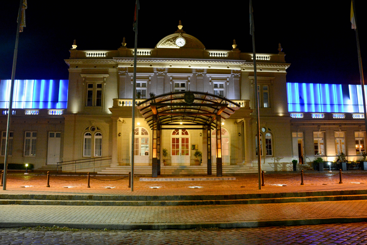 El Centro de Convenciones Forum, de Santiago del Estero. Allí será el debate este domingo. El Centro de Convenciones Forum, de Santiago del Estero. Allí será el debate este domingo.