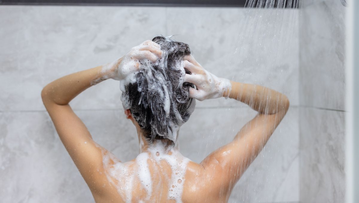 El m&eacute;todo "scalp first" es el mejor al momento de lavar el pelo.&nbsp;