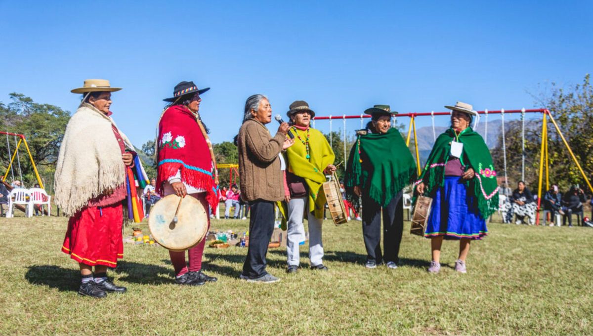 El nombre Salta es de origen indígena pero su traducción al castellano ha resultado difícil para los lingüistas y sobre su significado exacto se han propuesto las más disímiles teorías.