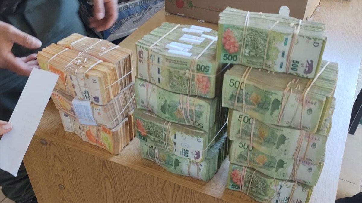 El camionero llevaba los billetes en el asiento del acompañante.