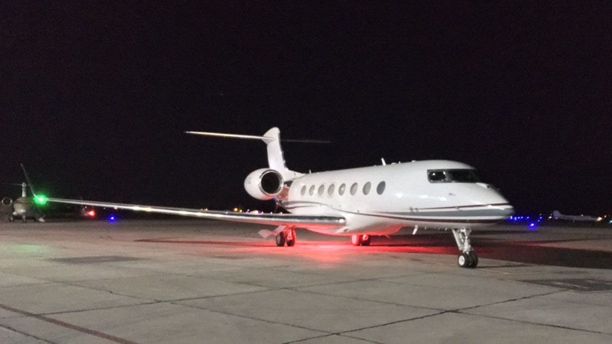 El avión que llevó a Lionel Messi desde San Juan a París para sumarse al PSG