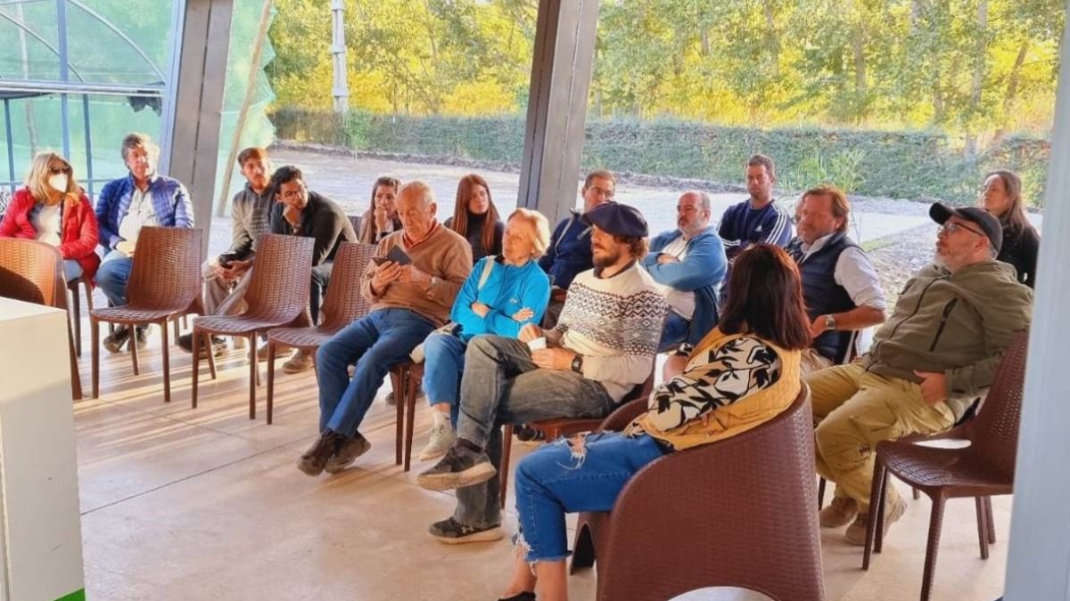 Algunos de los productores mendocinos durante una reunión del sector.