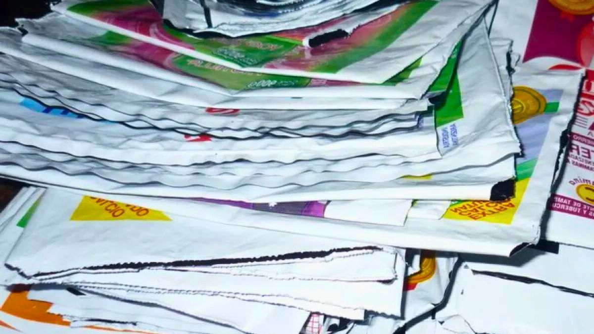 No tires los sachet de leche y conviértelos en útiles loncheras para los chicos