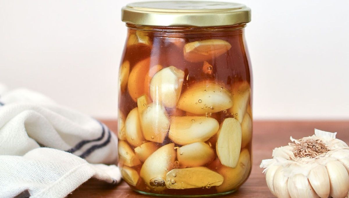 Mezclar miel con ajo: por qué recomiendan hacerlo y cuáles son los beneficios para la salud