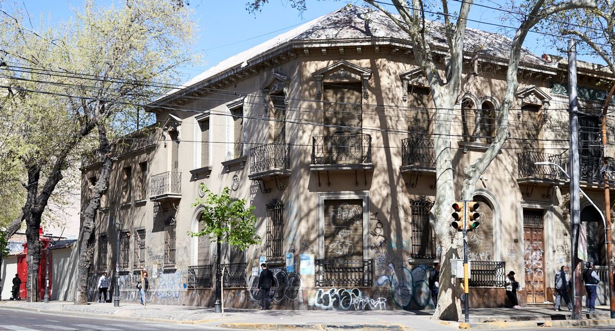 La casa Gabrielli, obra del arquitecto Daniel Ramos Correas y el mismo ingeniero Francisco Gabrielli. Urge su puesta en valor. La casa Gabrielli, obra del arquitecto Daniel Ramos Correas y el mismo ingeniero Francisco Gabrielli. Urge su puesta en valor.
