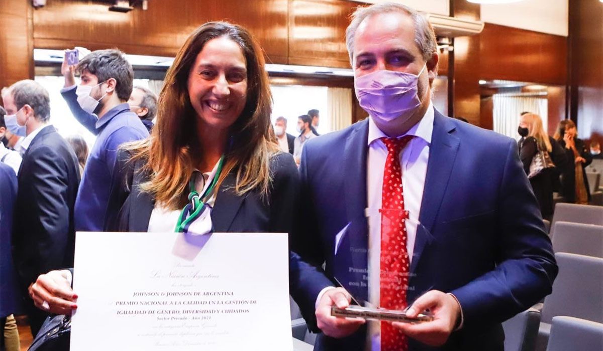 En Buenos Aires, Matías Stevanato recibió, como intendente de Maipú, el premio nacional a la Calidad 2021.