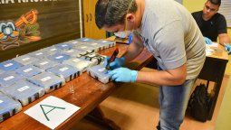 En la Embajada de Rusia en Argentina hallaron ocultos casi 400 kilos de cocaína