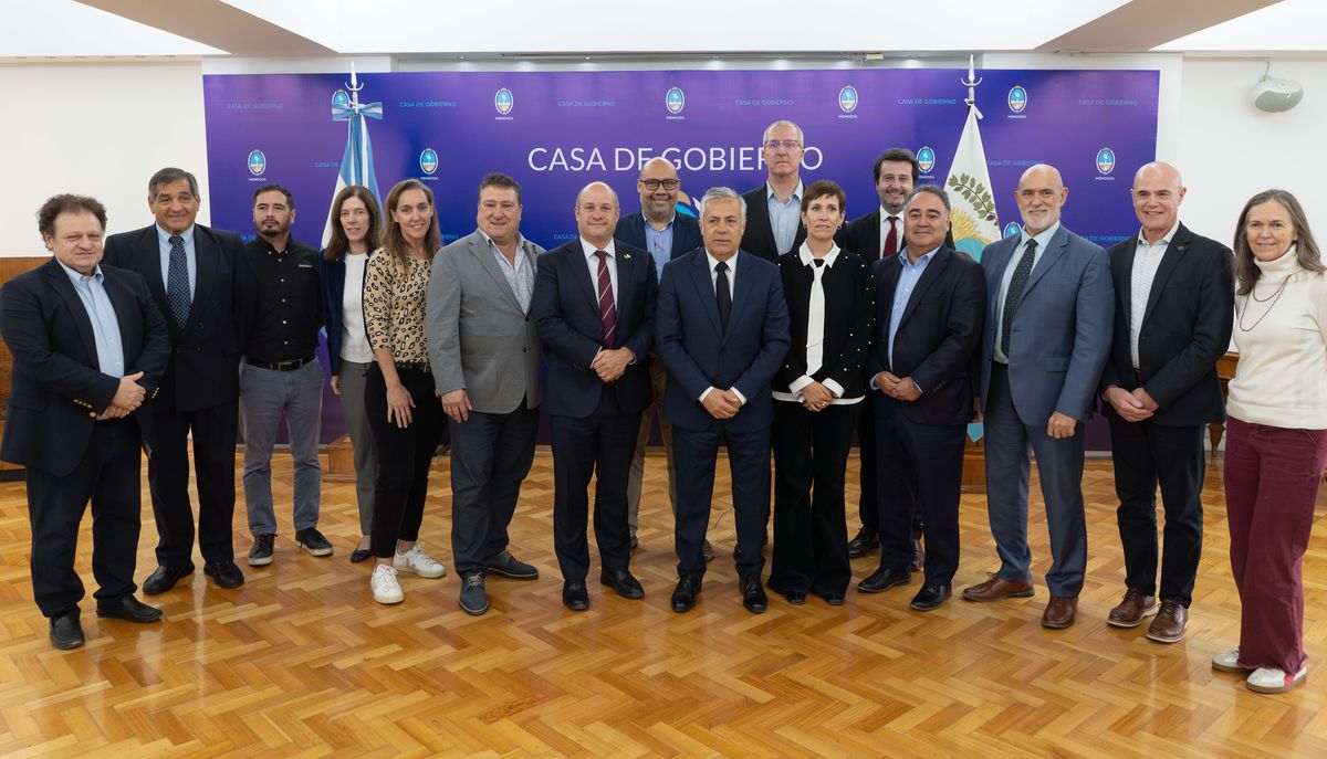 De Canadá a Mendoza. El embajador y empresarios de ese país estuvieron en Casa de Gobierno.