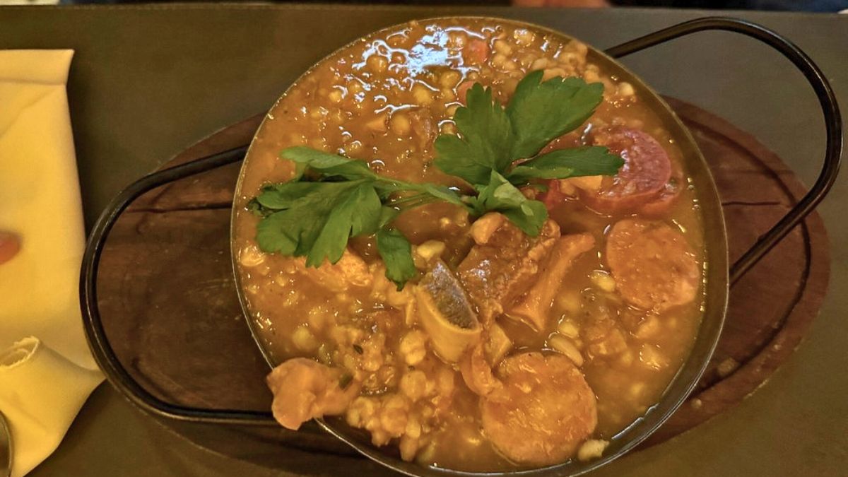 El bodegón La Capitana es un sincero homenaje al peronismo con comida. El bodegón La Capitana es un sincero homenaje al peronismo con comida.