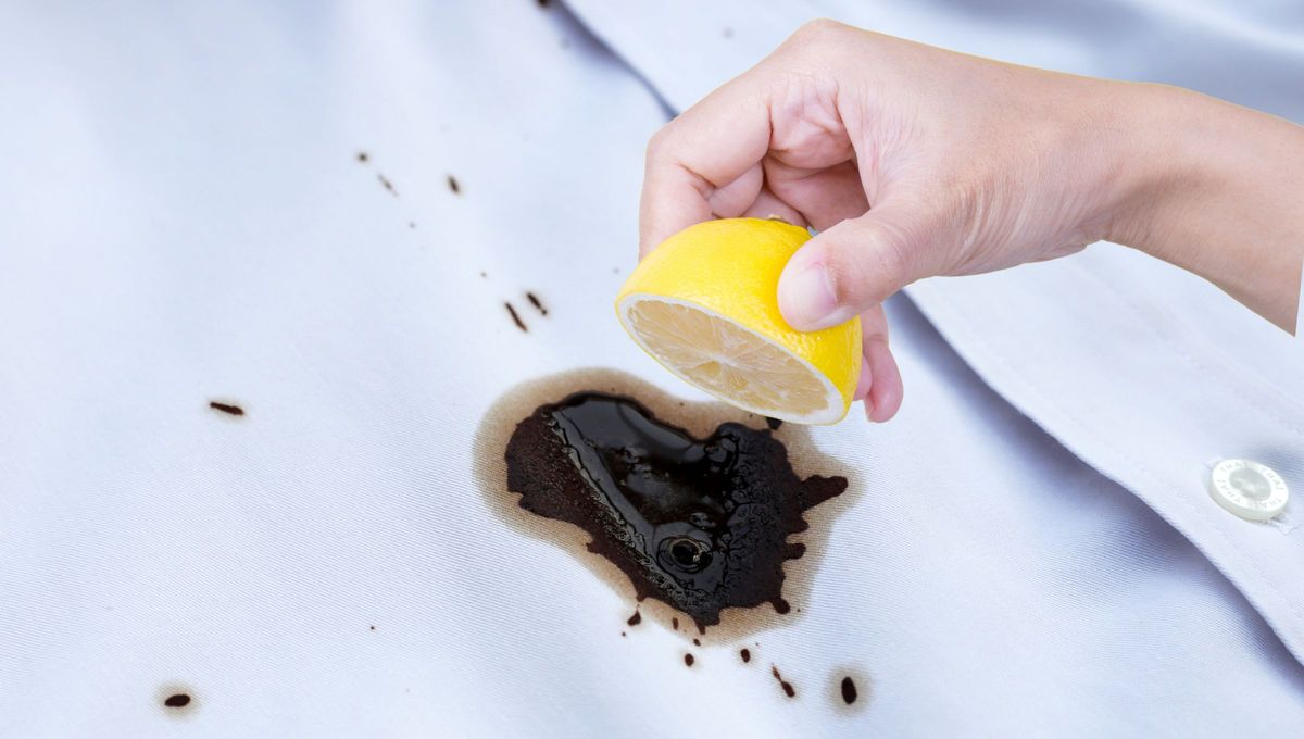 Puedes aplicar el limón a penas se manche la prenda o realizar un proceso de lavado completo para que sus efectos sean mayores Puedes aplicar el limón a penas se manche la prenda o realizar un proceso de lavado completo para que sus efectos sean mayores