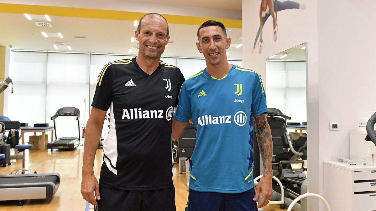 Fideo saludó al DT Allegri tras cumplir la revisación médica