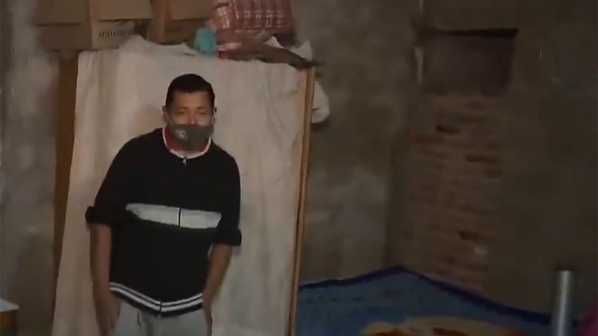 Alejandro es albañil y tiene 5 hijos. 