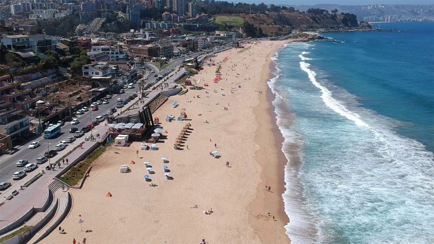 Las autoridades chilenas quieren evitar este verano que las playas se vean vac&iacute;as por la falta de turistas extranjeros, como ocurri&oacute; en el 2021.