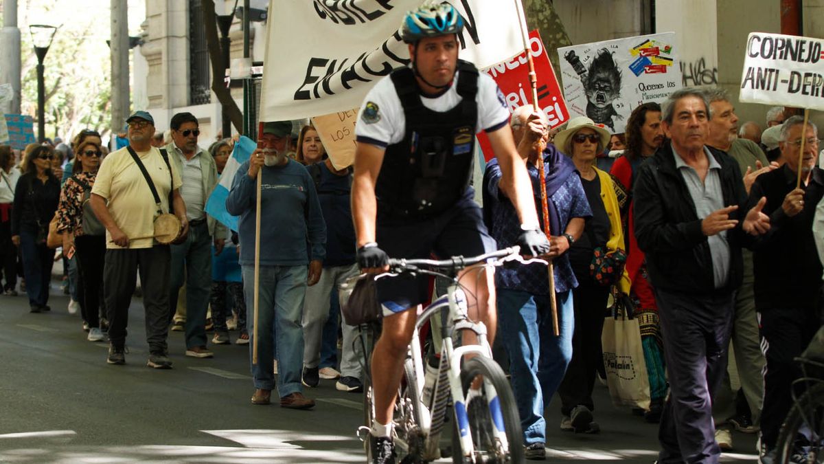 Sin incidentes. La Policía custodió la marcha que transcurrió en calma.