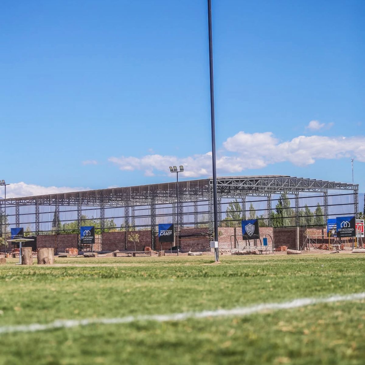El play&oacute;n polideportivo cubierto de Pueblo Nuevo Camp est&aacute; en etapa de finalizaci&oacute;n de obra y all&iacute; jugar&aacute;n los equipo de v&oacute;leibol de Fundaci&oacute;n San Mart&iacute;n de Porres.