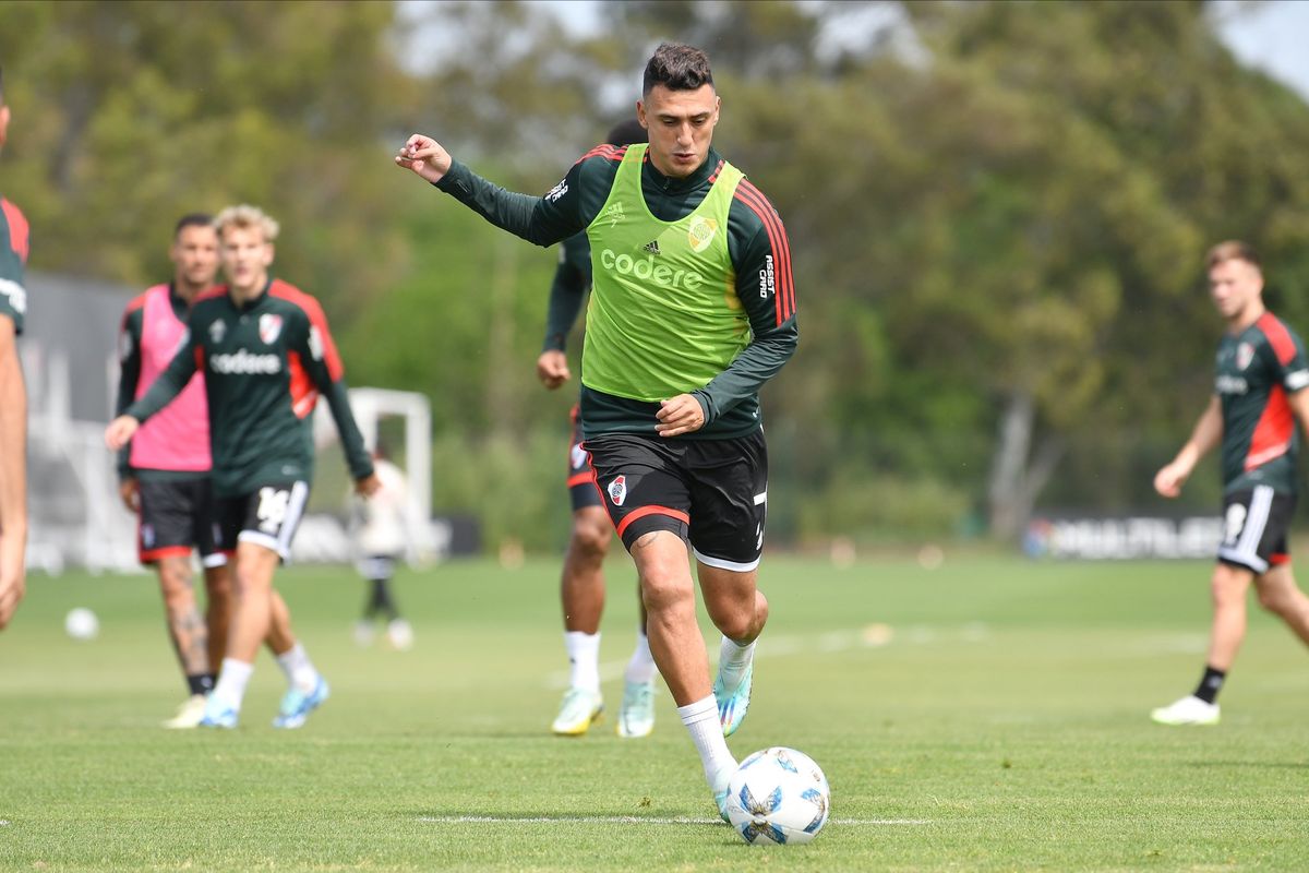 El delantero de River Plate Matías Suárez fue uno de los que entrenó este lunes de cara al amistoso del Millonario contra Independiente Rivadavia del viernes.