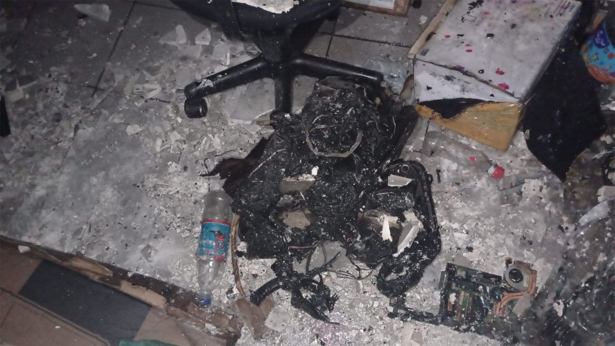 En el local de Capital no había personas por lo que no hubo heridos. Las pérdidas fueron solo materiales. En el local de Capital no había personas por lo que no hubo heridos. Las pérdidas fueron solo materiales.