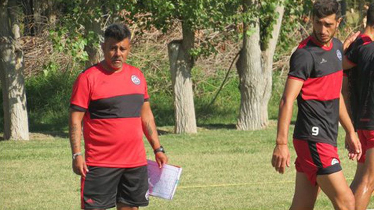 Miguel Nievas, DT de Fadep, suplica por las prácticas