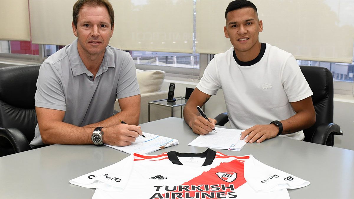 El lateral Andr&eacute;s Herrera estaba con el titular de River, Jorge Brito.