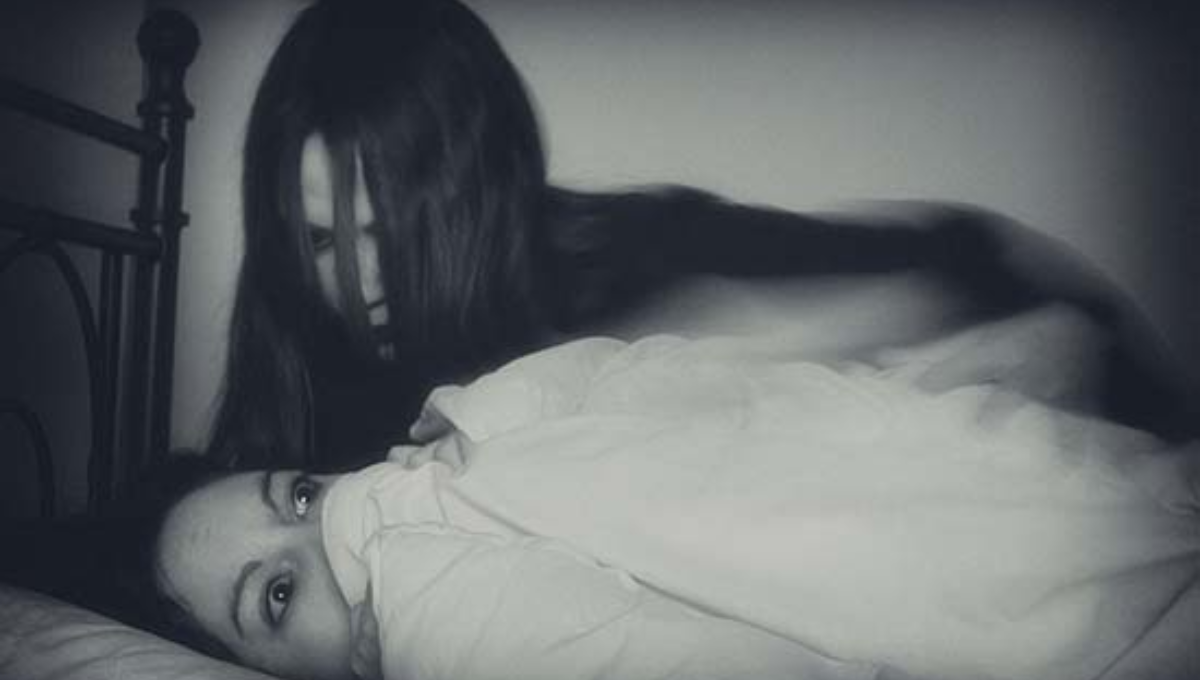 ¿Sientes qué te observan al dormir? Esto es lo que significa