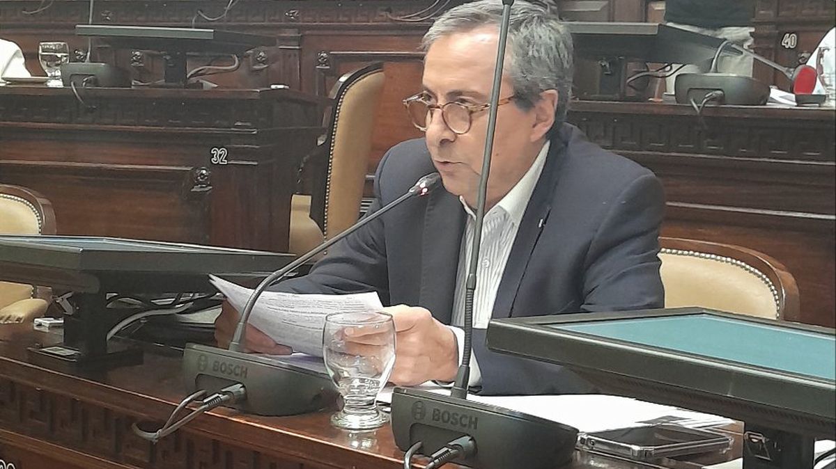 Enrique Thomas (PRO) fundamentó la ampliación del banco Provincial de Huellas Genéticas. Enrique Thomas (PRO) fundamentó la ampliación del banco Provincial de Huellas Genéticas.