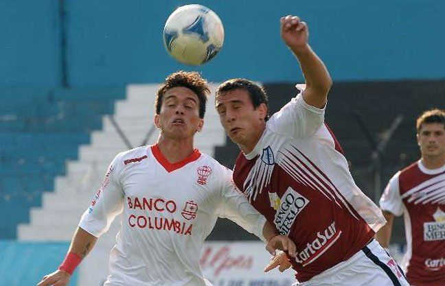 Deportivo Merlo le ganó 2 a 1 a Huracán