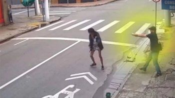 Video: asesinó a tiros a una linyera que le pidió una moneda en la calle