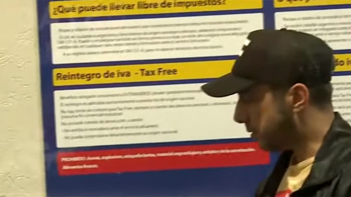 Jey Mammón partió rumbo a Madrid, envuelto en un escándalo.