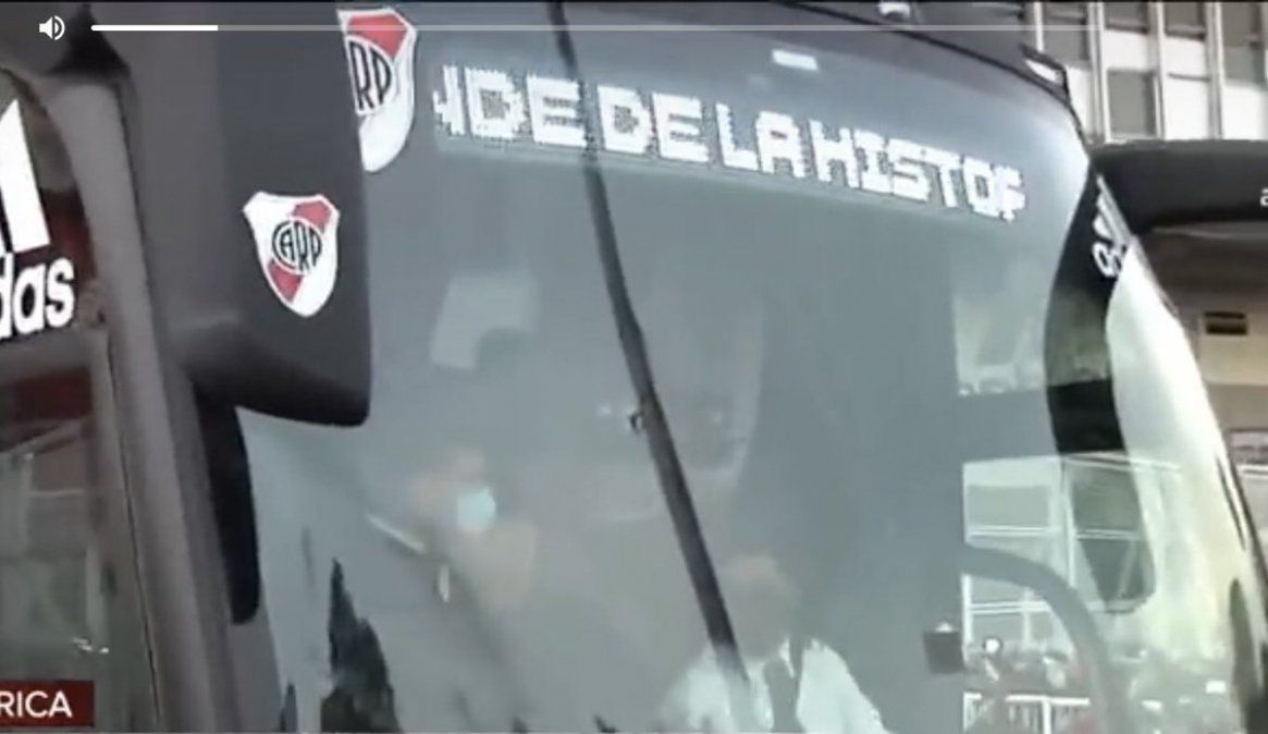 La salud del chofer del pantel, internado con covid, preocupa a todos en River.