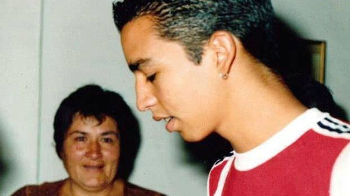 Sebastián siempre estuvo bajo la mirada atenta de Miriam. Cuando se fue de viaje de egesados a San Rafael, le dijo a sus padres