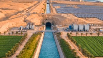 Movieron millones de toneladas de tierra en el desierto y crearon un río de 130 kilómetros Movieron millones de toneladas de tierra en el desierto y crearon un río de 130 kilómetros