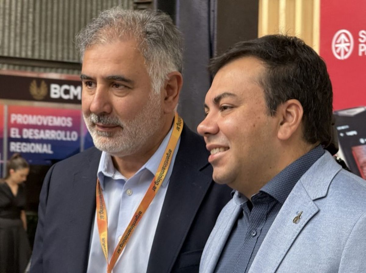 El intendente de Las Heras, Francisco Lo Presti, junto al CEO de PSJ Cobre Mendocino, Fabián Gregorio. El intendente de Las Heras, Francisco Lo Presti, junto al CEO de PSJ Cobre Mendocino, Fabián Gregorio.