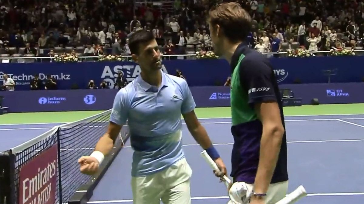 Novak Djokovic accedió a la final de Astaná tras la lesión de Daniil Medvedev.
