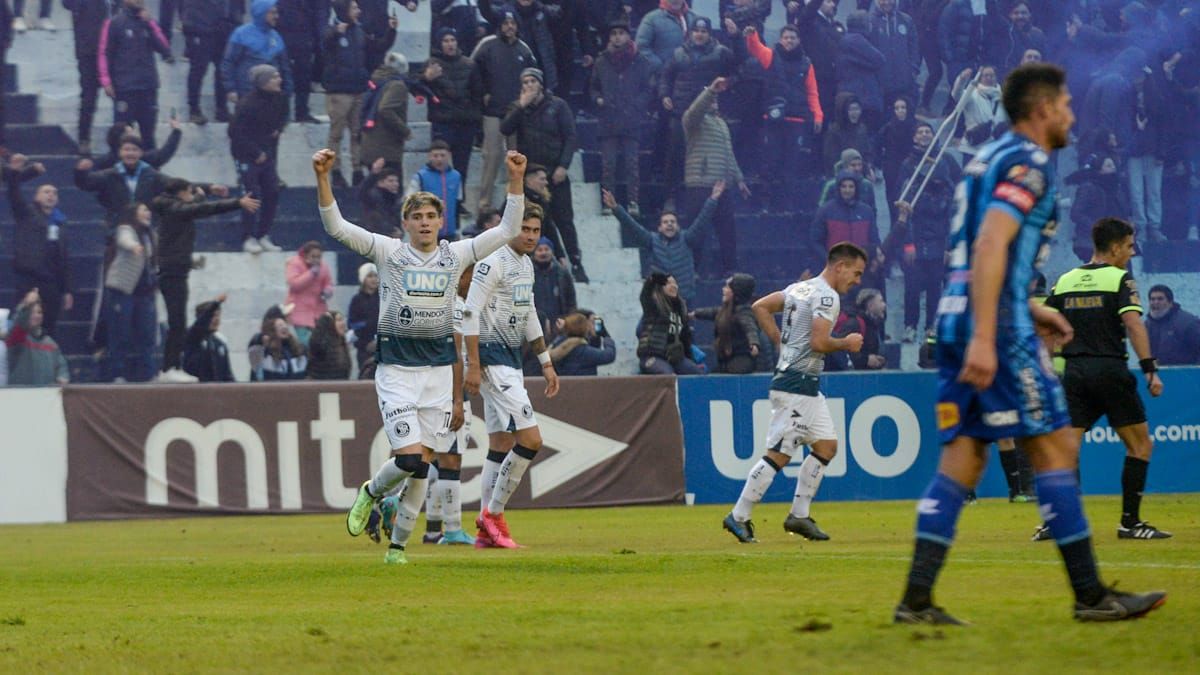 Independiente Rivadavia ganó, goleó y gusto ante su gente.