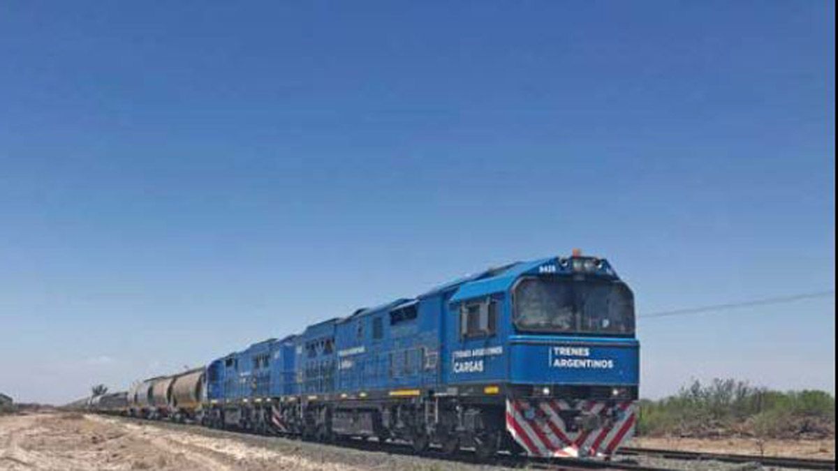 El tren de cargas en Maquinista Levet, estación de La Paz, Mendoza.