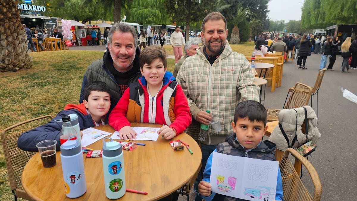 Emir (9) Hasan (9) y Francisco (6) acompañados de Federico Hadid y Diego Abdala, pasando un día del niño a pleno entretenimiento en el Dalvian Emir (9) Hasan (9) y Francisco (6) acompañados de Federico Hadid y Diego Abdala, pasando un día del niño a pleno entretenimiento en el Dalvian