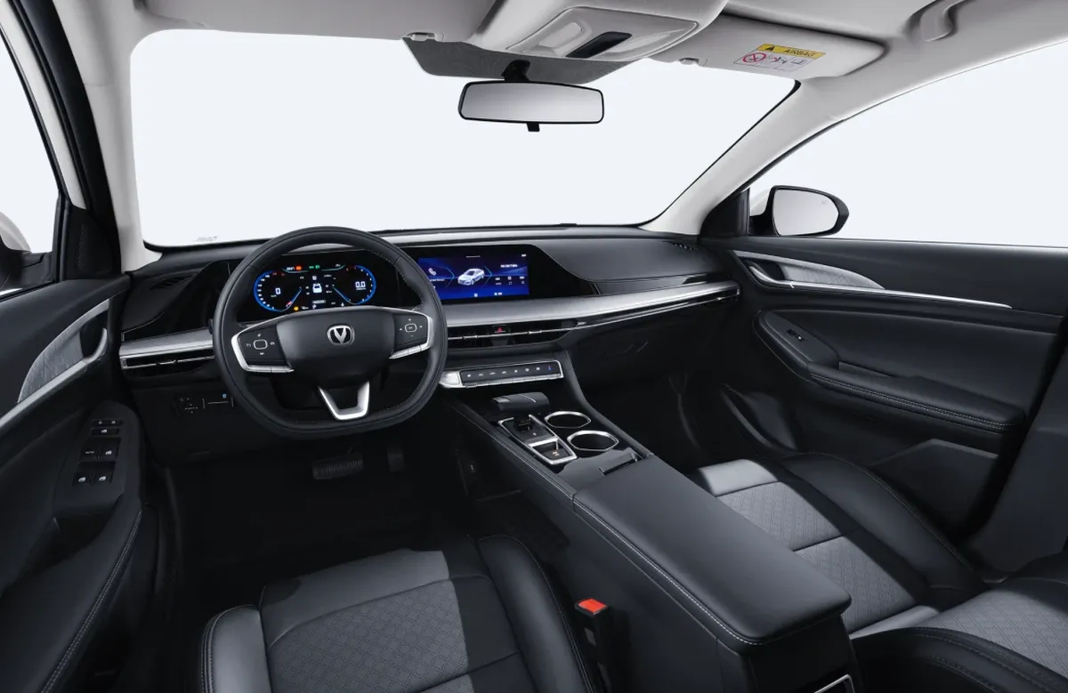 El interior de este sedán de China rivaliza con el de cualquier Toyota de la misma gama. El interior de este sedán de China rivaliza con el de cualquier Toyota de la misma gama.