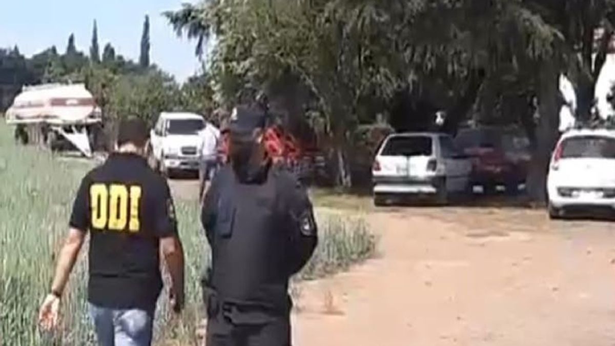 Policías en el lugar del crimen.