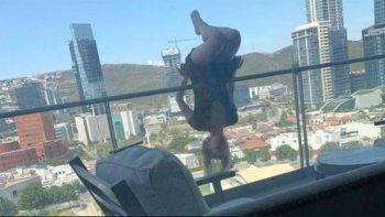 Una joven practicaba yoga extremo, cayó de un balcón y tuvo más de 100 fracturas