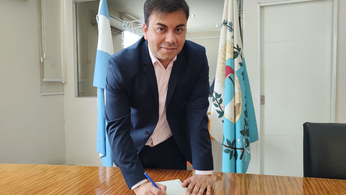 Francisco Lo Presti firmó la promulgación de la limitación a la reelección de los concejales en Las Heras.